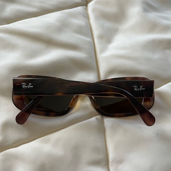 Ray-Ban Women’s 4122 Sunglasses - Picture 7 of 7